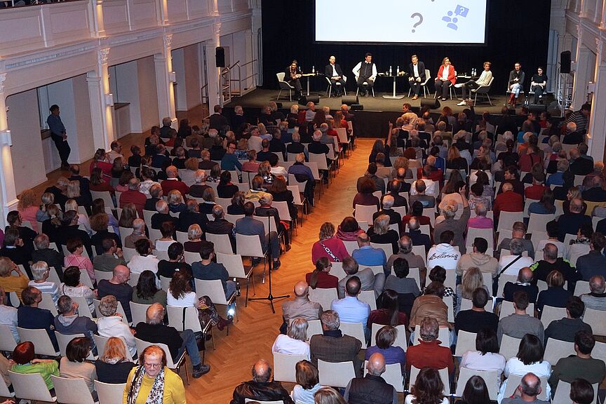 Fast 800 Personen kamen zur Podiumsdiskussion mit den OB-Kandidierenden Fast 800 Personen kamen zur Podiumsdiskussion mit den OB-Kandidierenden